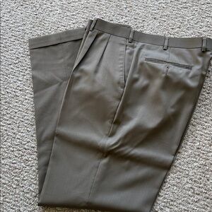 Ralph Lauren Elegant Cream Dress Pants 36x32. 100 % wool